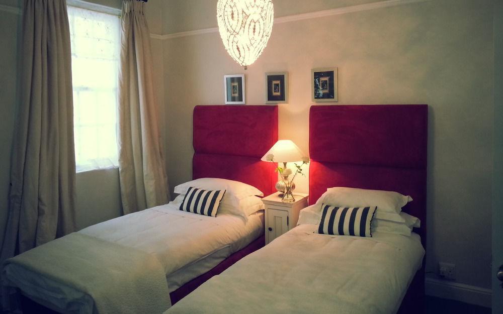 Gilmour Hill Bed & Breakfast เคปทาวน์ ภายนอก รูปภาพ