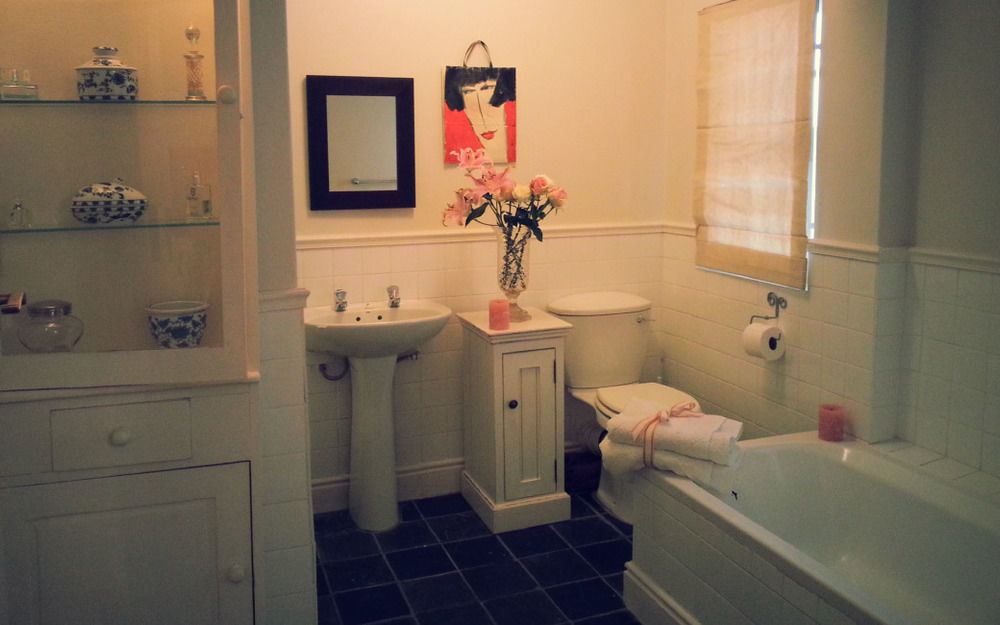 Gilmour Hill Bed & Breakfast เคปทาวน์ ภายนอก รูปภาพ