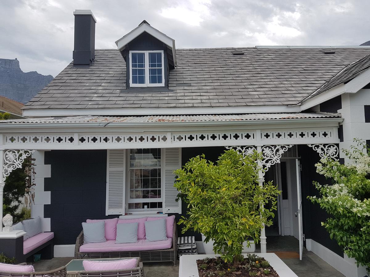 Gilmour Hill Bed & Breakfast เคปทาวน์ ภายนอก รูปภาพ