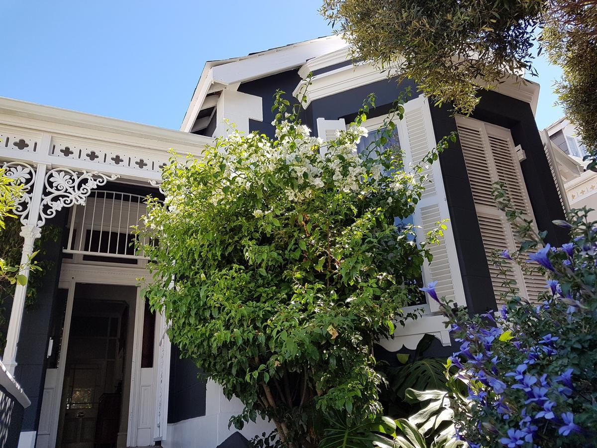 Gilmour Hill Bed & Breakfast เคปทาวน์ ภายนอก รูปภาพ