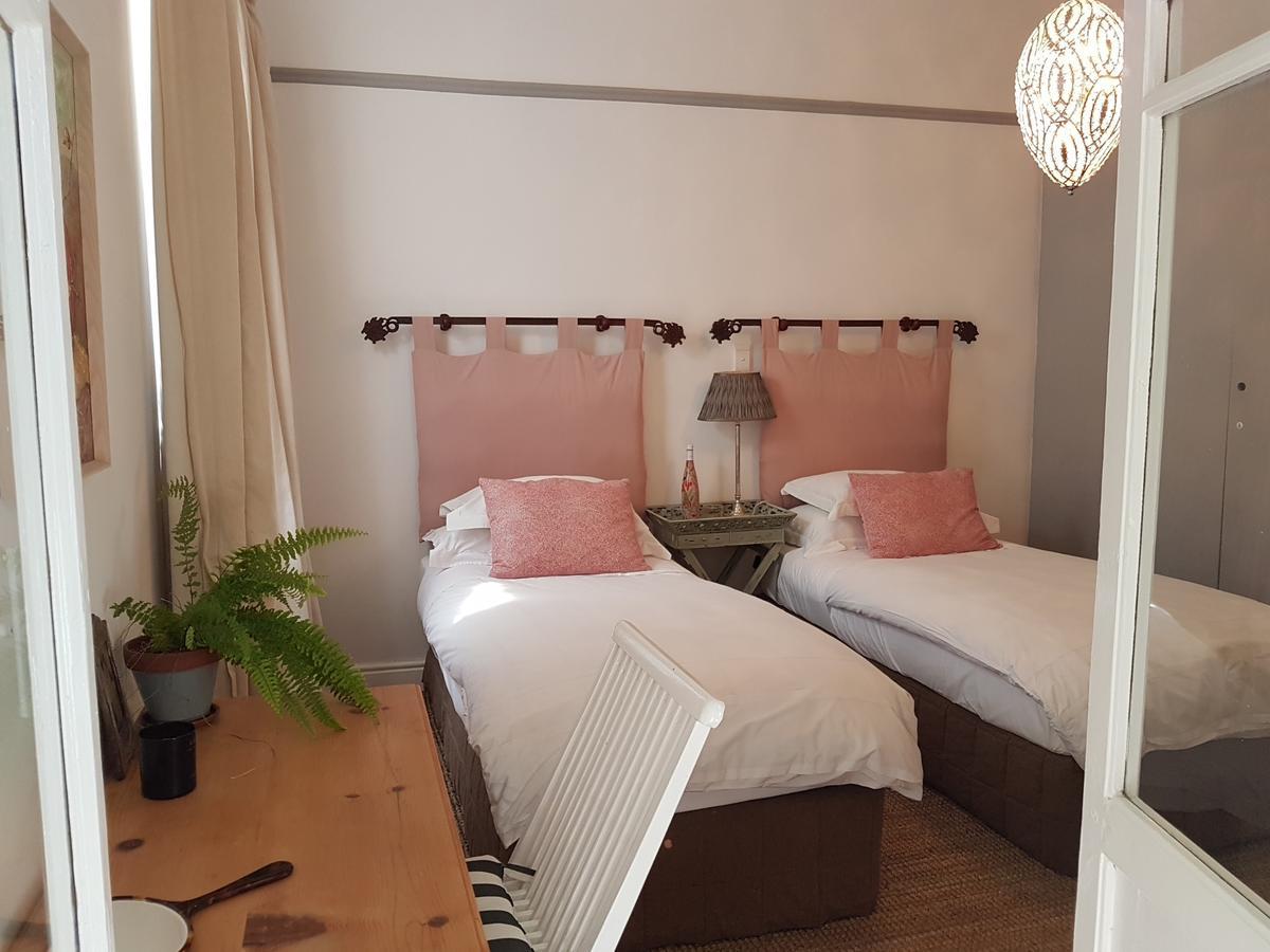 Gilmour Hill Bed & Breakfast เคปทาวน์ ภายนอก รูปภาพ