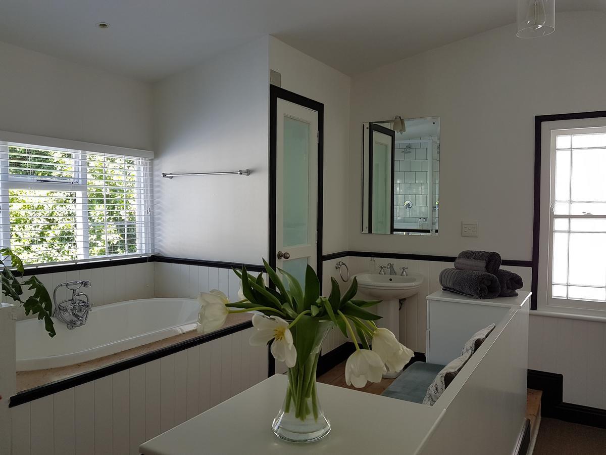 Gilmour Hill Bed & Breakfast เคปทาวน์ ภายนอก รูปภาพ