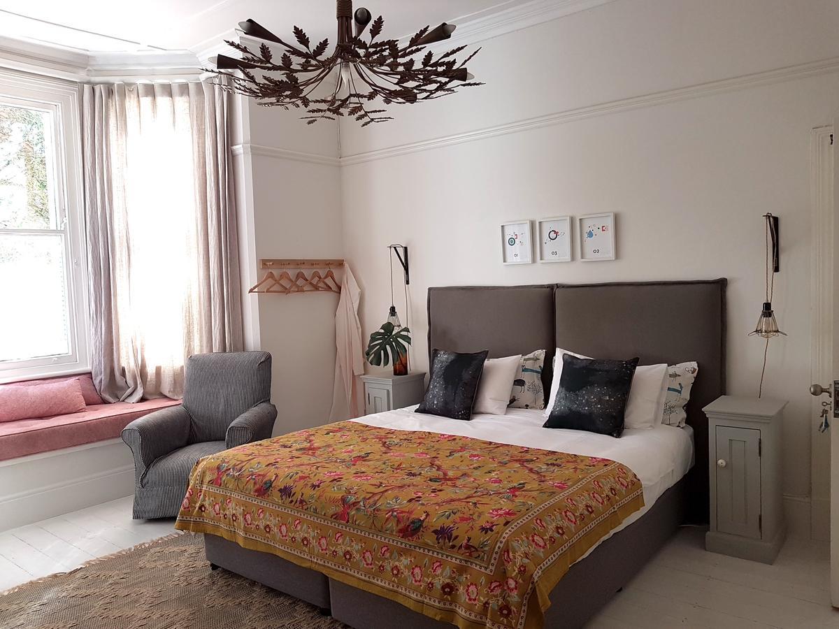 Gilmour Hill Bed & Breakfast เคปทาวน์ ภายนอก รูปภาพ
