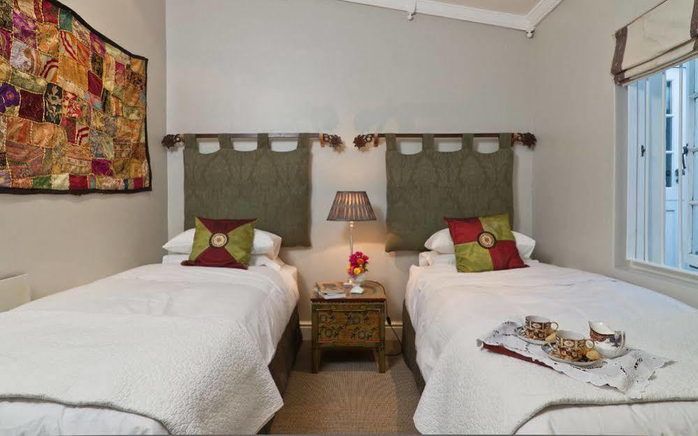 Gilmour Hill Bed & Breakfast เคปทาวน์ ภายนอก รูปภาพ
